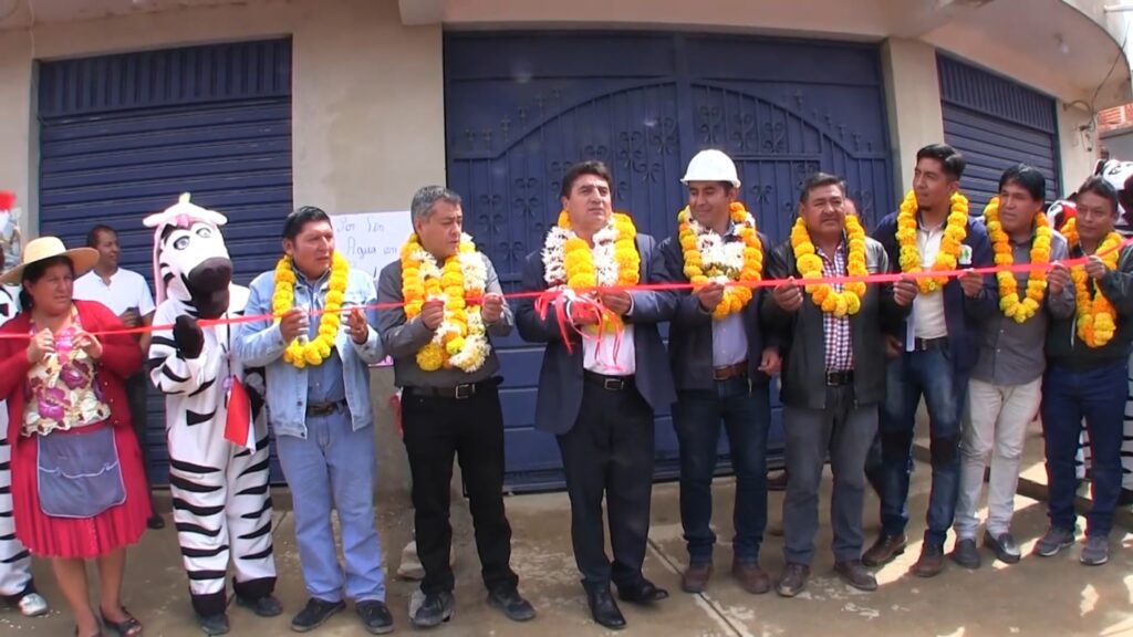 Alcalde Torres Inaugura Sistema De Agua Potable Para Beneficio De