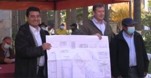 Alcalde Torres entregó 4 nuevas planimetrías para reordenar la ciudad de Tarija