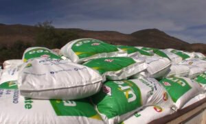Alcalde Torres entrega 62 toneladas de Urea para las comunidades de la subcentral de Sella