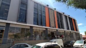 Alcaldía de Tarija y Consejo de la Magistratura habilitan oficinas de Derechos Reales en el mercado Bolívar