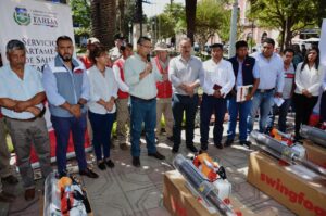 Autoridades dotan de equipos para la lucha contra el dengue en Tarija