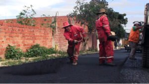 Alcaldía de Tarija asfalta avenida “Paicho” en el distrito 7