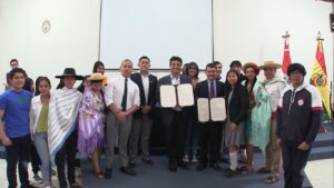 Alcaldía y la UCB firman convenio para otorgar becas a los mejores estudiantes de la provincia Cercado