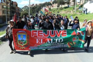 “Estamos muriendo de hambre”: una de las Fejuves de El Alto marcha por la crisis en Bolivia