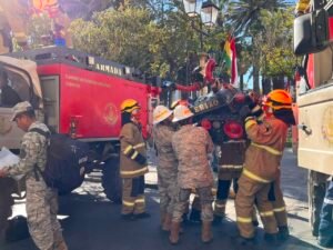 Reconocen el trabajo de bomberos, militares y voluntarios que ayudaron a sofocar los incendios