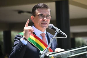 “Aprobando la ley de hidrocarburos y la ley de minería habrá plata para las obras”