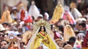 Fe y devoción marcan el día central de Urkupiña; Rodrigo Paz estará en la misa