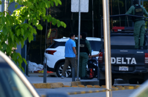 Nadia Beller recibe el alta y sale en silla de ruedas de la clínica, en medio de resguardo policial