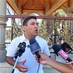 Padres de familia denuncian favoritismo en el sector educativo tras reducción de sanción a un maestro