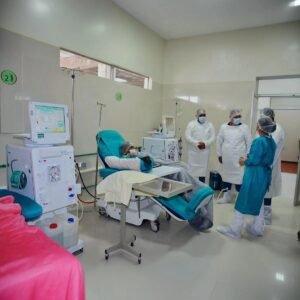 Enfermos de cáncer acorralados por el alza del 80 % en fármacos y pasajes para atenderse en La Paz​