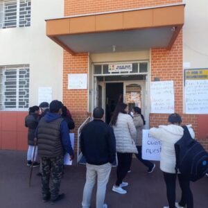 Protestas en la Caja de Salud de Caminos de Tarija por despidos administrativos