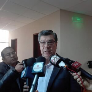 Eduardo Cortéz denuncia contrataciones irregulares y prorroguismo en la UAJMS