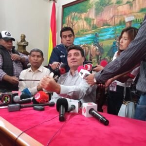 Gobierno y Municipios acuerdan refinanciamiento de créditos y la restitución del IDH