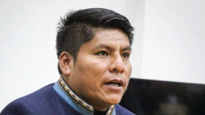 “No soy Diprove, no hagan el ridículo”, dice Loza tras denuncia de que se transportó en un auto robado