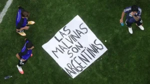FIFA sanciona a futbolistas argentinos por incidentes en la final del Mundial y multa a la AFA por cartel de Malvinas