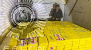 Felcn decomisa 360 paquetes de cocaína ocultos en un camión frigorífico