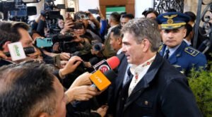Paz ofrece respaldo a gobernadores que quieran importar combustibles y resalta la propuesta de Santa Cruz