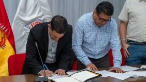 YPFB Y Cámara de Transporte acuerdan garantizar el traslado de diésel y gasolina en el país