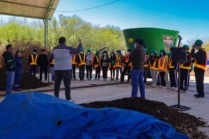 Alcaldía de Tarija capacita a estudiantes sobre el manejo de residuos sólidos, clasificación de basura y la elaboración de abono.
