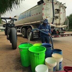 Municipio de Cercado distribuye agua en carros cisternas a siete comunidades