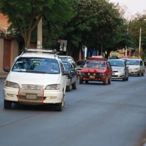 FEDJUVE denuncia cobros abusivos de los taxis