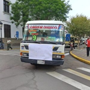 Choferes revelan incremento de insumos y exigen tarifa de Bs 4