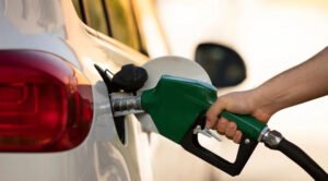 Ya se vende en Santa Cruz la gasolina importada por privados, cuesta Bs 18 el litro