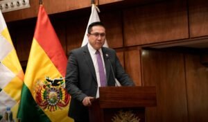 Ministro de Economía prevé el cierre de ocho a 10 empresas públicas en el corto plazo