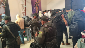Fiesta convocada por TikTok termina con 170 personas arrestadas en La Paz