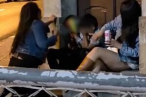Defensoría exige protección para niños inducidos a beber alcohol por dos mujeres