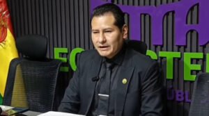 Hallan $us 30.000, Bs 62.800 y un arma en allanamiento a vivienda del exfiscal Torrez