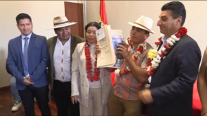 Alcaldía de Tarija entrega siete planimetrías que beneficiarán a 187 familias
