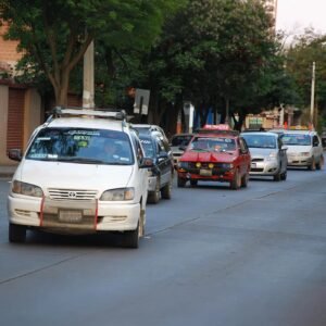 Exigen a Movilidad Urbana emitir un nuevo reglamento para frenar la especulación en las tarifas de taxis